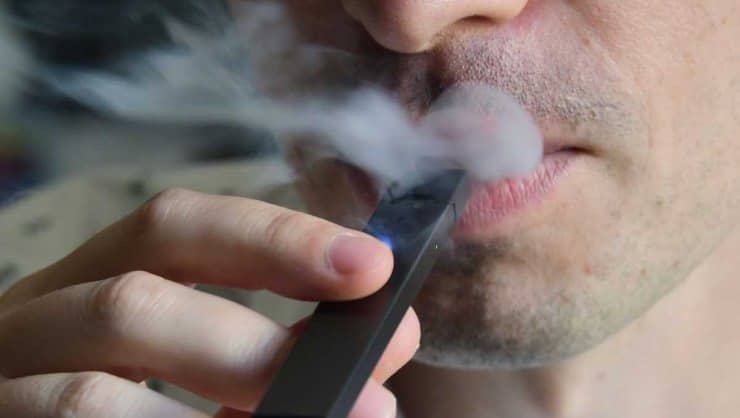 Νεα  μελέτη υποδεικνύει τη χρήση ηλεκτρονικών τσιγάρων στη διακοπή του καπνίσματος